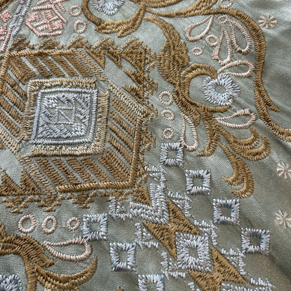 Johnny Was Sage Green Embroidered V‑Neck Tunic - Picture 4 of 6